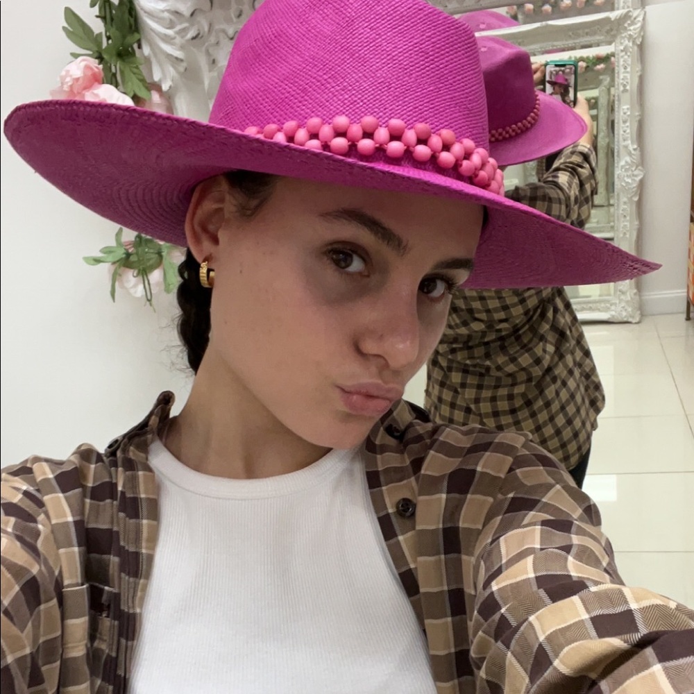 Meet your Posher, Camila